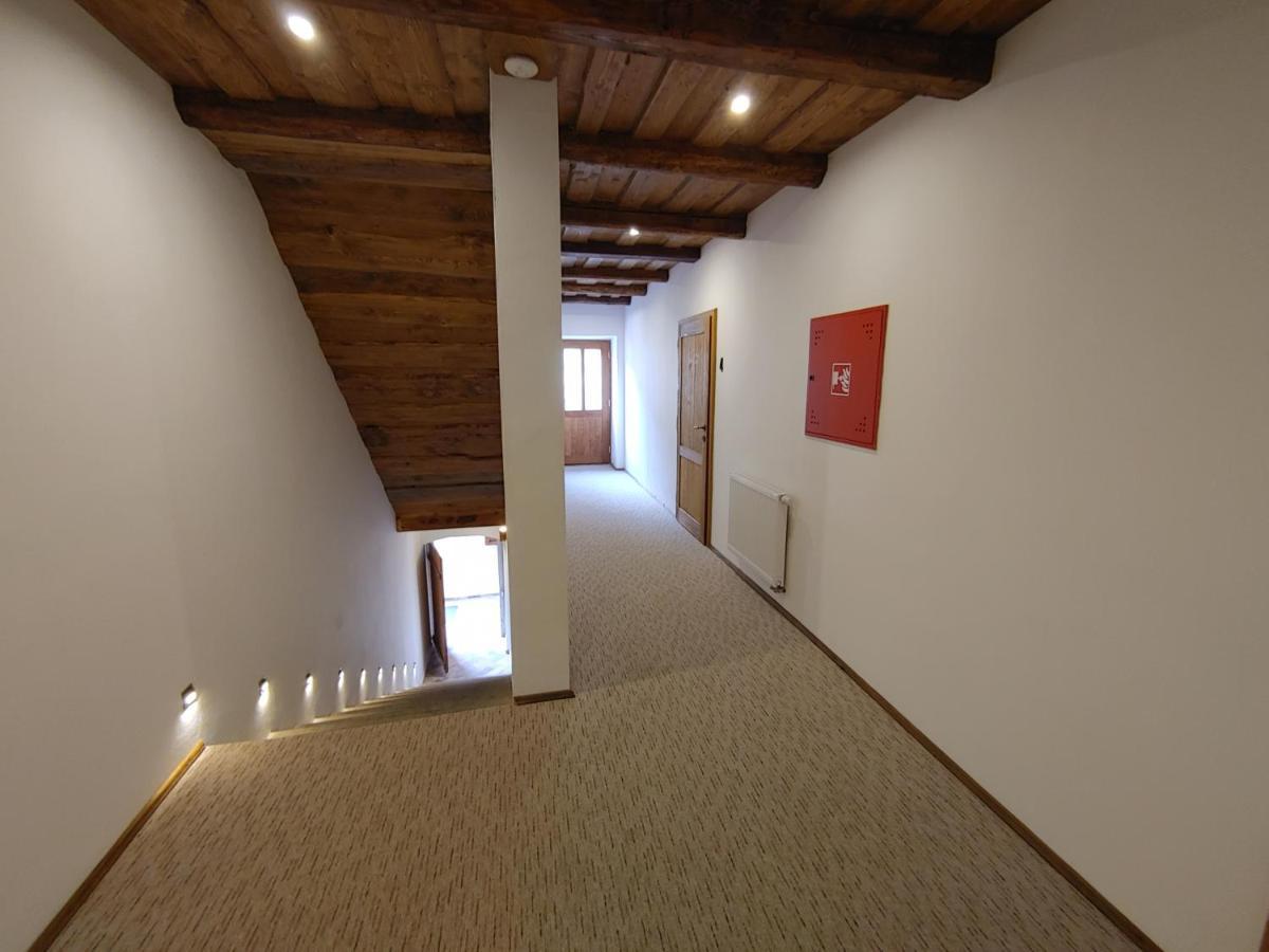 U Mikesu Apartment Vyssi Brod Luaran gambar