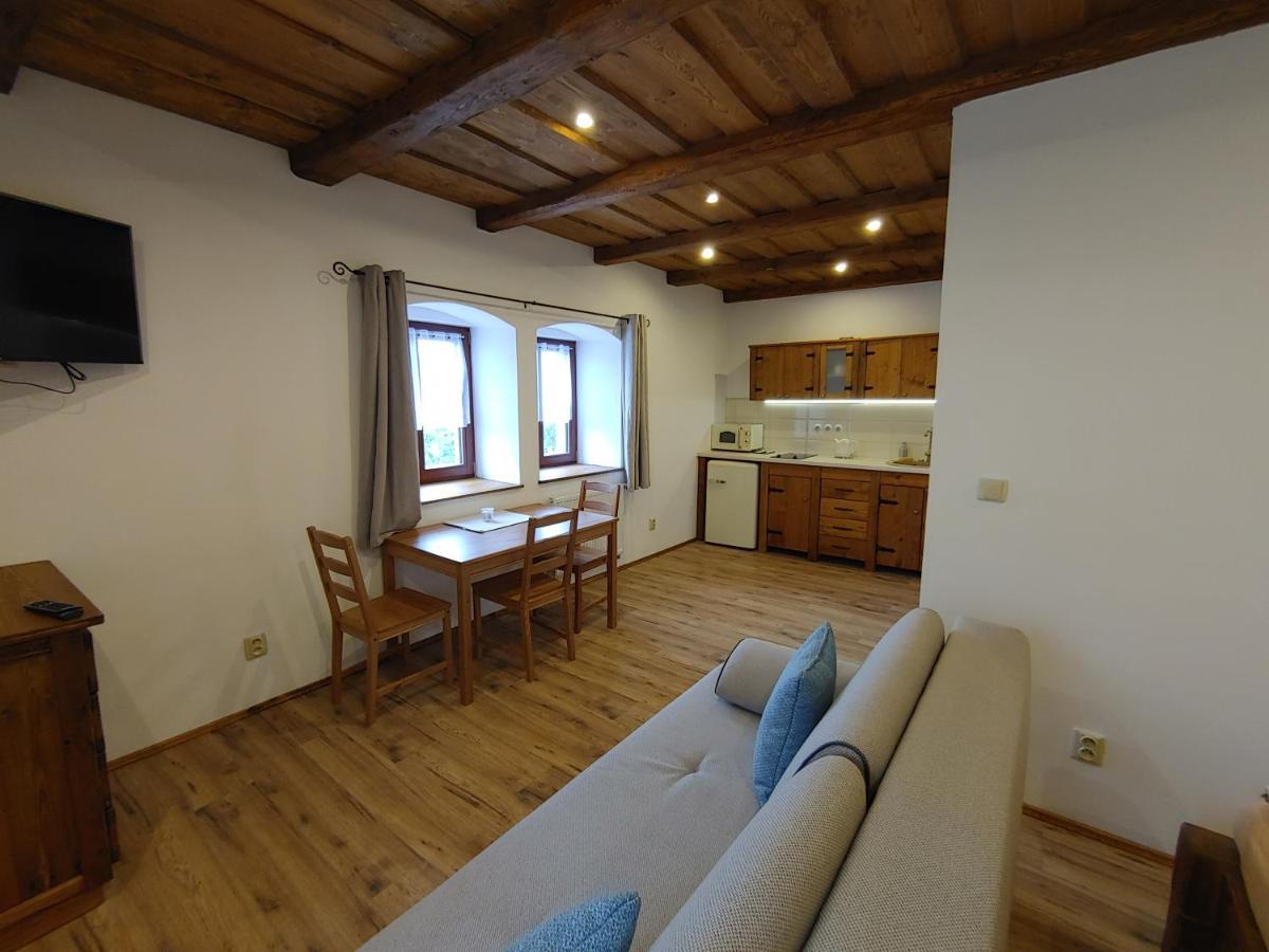 U Mikesu Apartment Vyssi Brod Luaran gambar