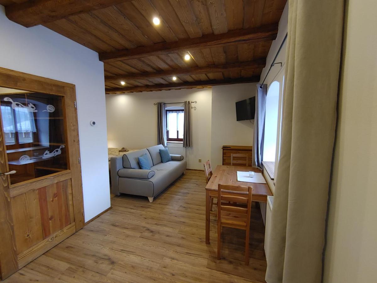 U Mikesu Apartment Vyssi Brod Luaran gambar